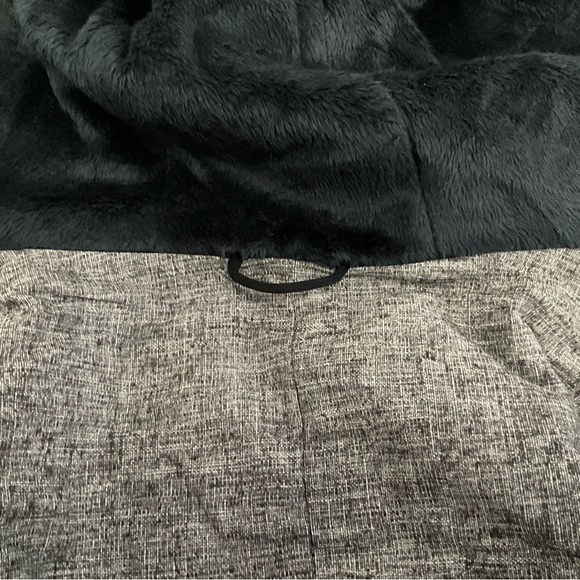 NWT Athleisure Hooded Puffer Jacket Vest Workout Running - Picture 12 of 13